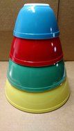 SET OF 4 - Vintage Pyrex Primary Colors Mixing Nesting Batter Bowl Set - Blue 1 1/2 Pint, Red 1 1/2 Quart, Green... N3