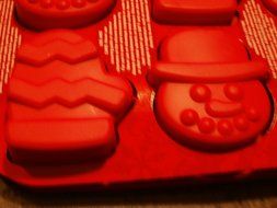 6 Cavity Silicone Muffin Pan Snowmen and Mittens