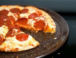 Granite Ware F0625 Better Browning 14-Inch Pizza Pan
