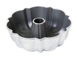Focus Foodservice Commercial Bakeware 6-Cup Non-Stick Cast Aluminum Fluted Cake Pan