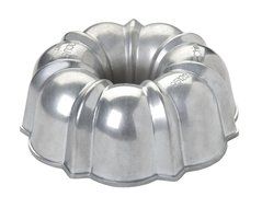 Focus Foodservice Commercial Bakeware 6-Cup Non-Stick Cast Aluminum Fluted Cake Pan N2