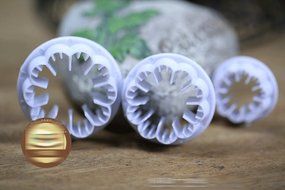 Anyana 3pcs set Carnation Plastic Cookie Cutter Cake Mould Tool Kitchen Tool Sugar Paste Baking Mould Cookie Pastry