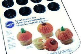 Wilton 2105-7086 Perfect Results Nonstick 24-cup Mini Muffin Pan N3