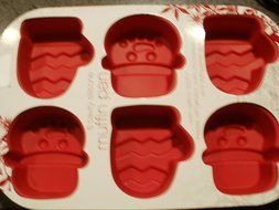 6 Cavity Silicone Muffin Pan Snowmen and Mittens N2