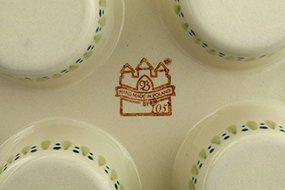 Polish Pottery Muffin Pan 14-inch Gingham Trellis