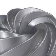 Nordic Ware Platinum Collection Anniversary 10- to 15-Cup Bundt Pan N2
