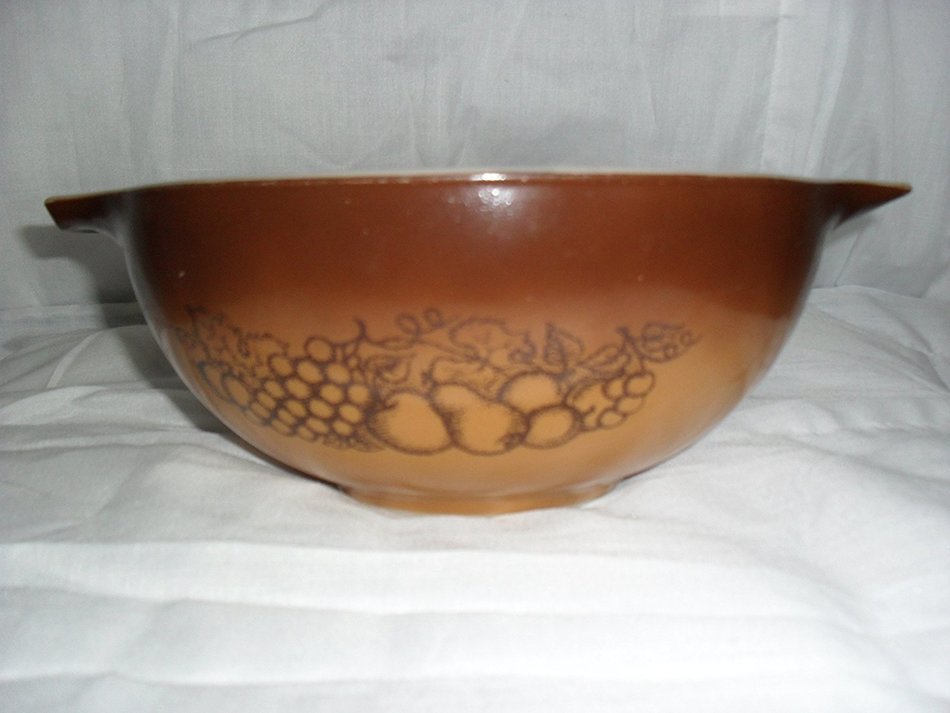 Vintage Pyrex Old Orchard Cinderella Mixing Nesting Bowl 2 1/2 Quart "443"