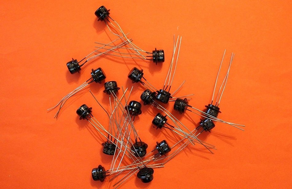 Transistors silicon Military MP101A USSR 25 pcs N3
