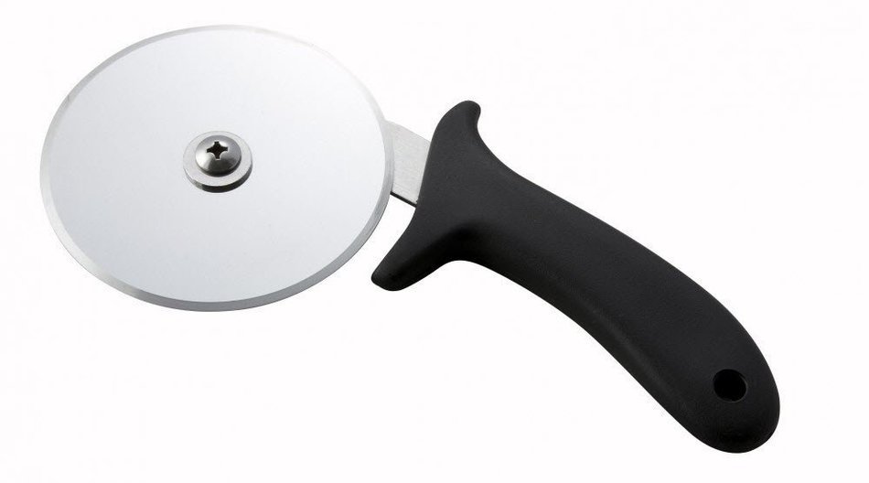 Calphalon Pizza Kit With Pan, Docker Roller, Cutter, and Set of 6 Plates N2