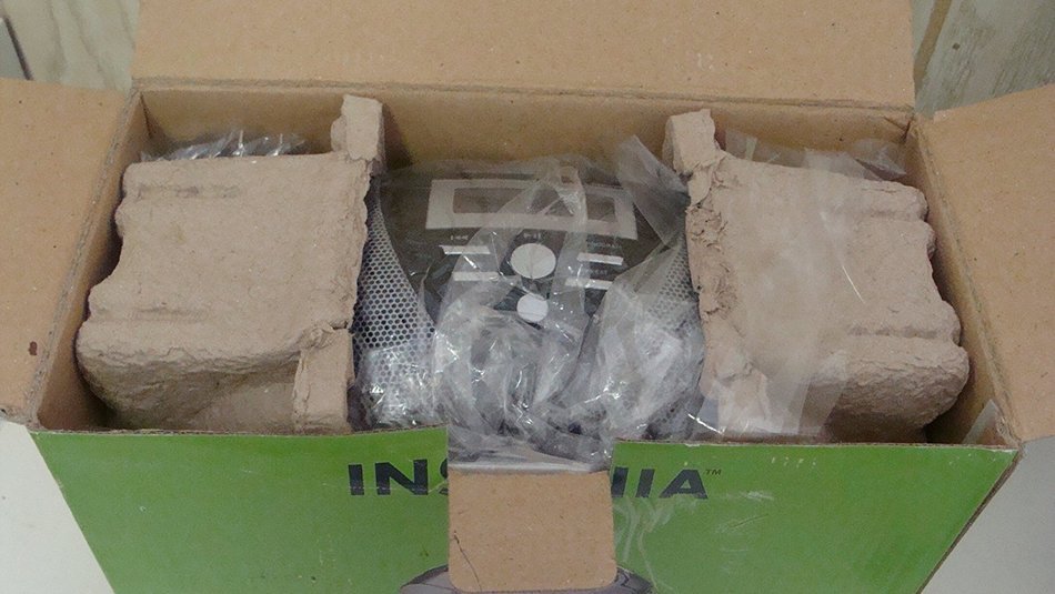 Insignia - CD Boombox with AM/FM Tuner - Black NS-B3111