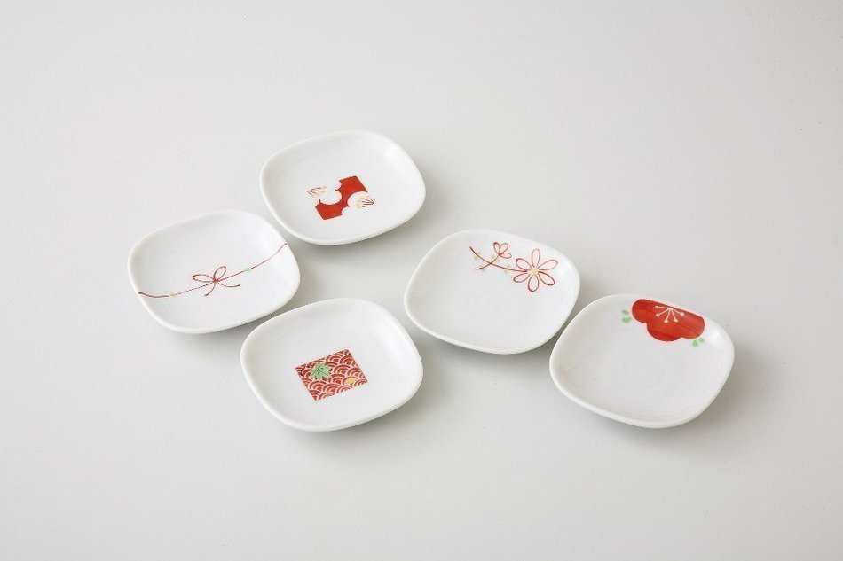 Saikai Pottery Red based patterns small plates from Japan 52290 N2