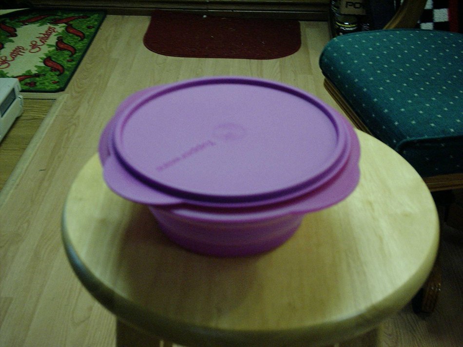 Tupperware Flatout 4cup Bowl Purple