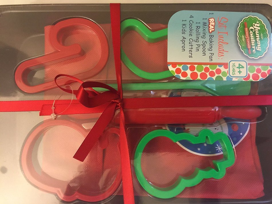 Yummy Couture 8 Pc Christmas Cookie Baking Set