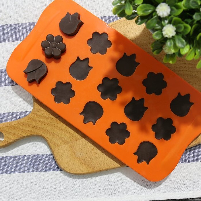 Candy Making Molds, 2PCS YYP [15 Cavity Flower Shape Mold] Silicone Candy Molds for Home Baking - Reusable Silicone... N7
