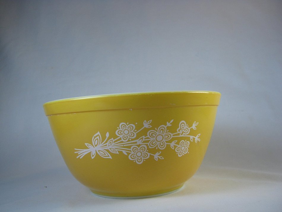 Vintage Pyrex Butterfly Gold Nesting 1.5 Qt Mixing Bowl 402