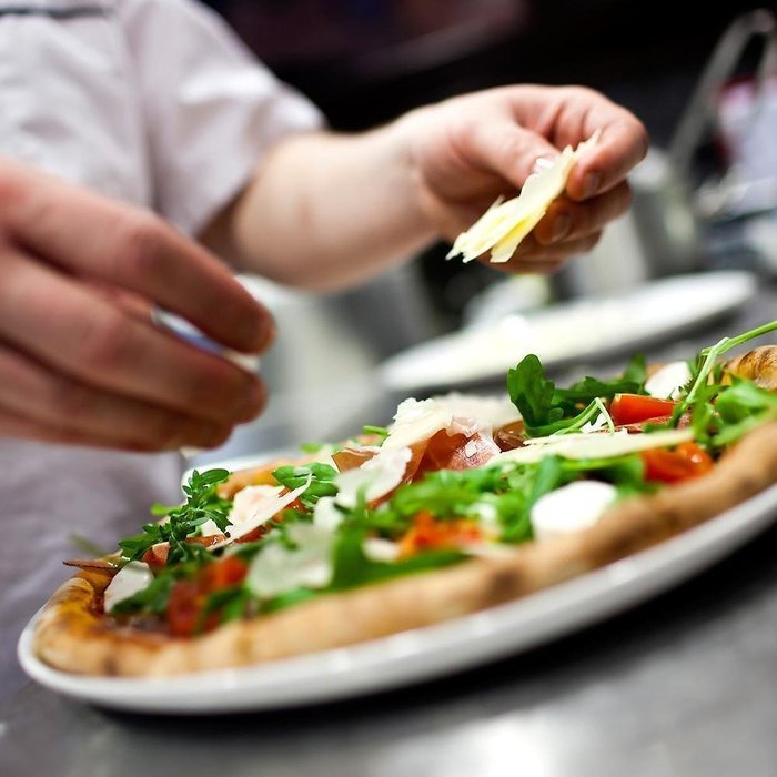 Pizza Cutter Wheel Bakeware Set Brings the Local Parlor Back into Your Home and Dinner Table N2