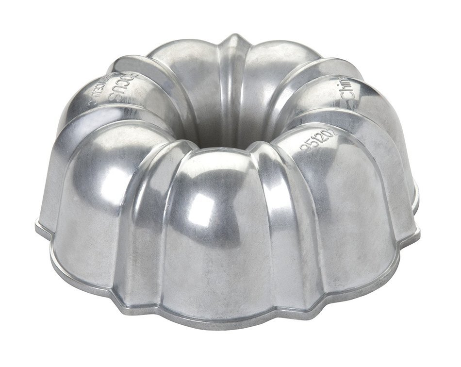 Focus Foodservice Commercial Bakeware 6-Cup Non-Stick Cast Aluminum Fluted Cake Pan N2