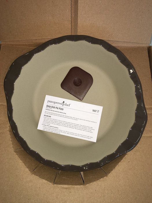 Pampered Chef Deep Dish Pie Plate Stoneware with scraper # 1447