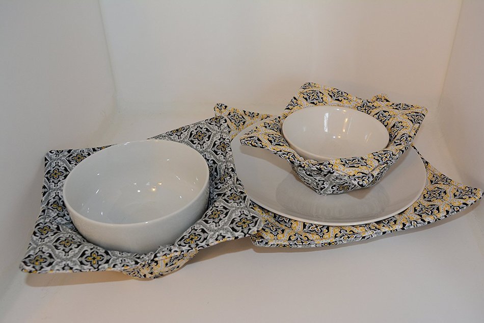Microwave Bowl Cozies // Reversible // Set of 3 // 1 Small Bowl Cozy // 1 Medium Bowl Cozy // 1 Dinner Plate Cozy... N8