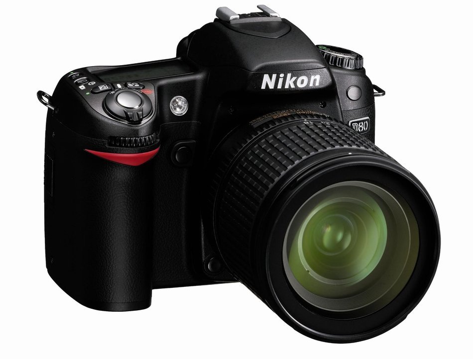 Nikon D80 10.2MP Digital SLR Camera Kit with 18-135mm AF-S DX Zoom-Nikkor Lens N3