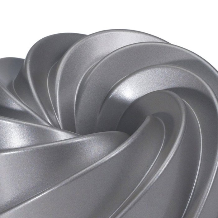 Nordic Ware Platinum Collection Anniversary 10- to 15-Cup Bundt Pan N2