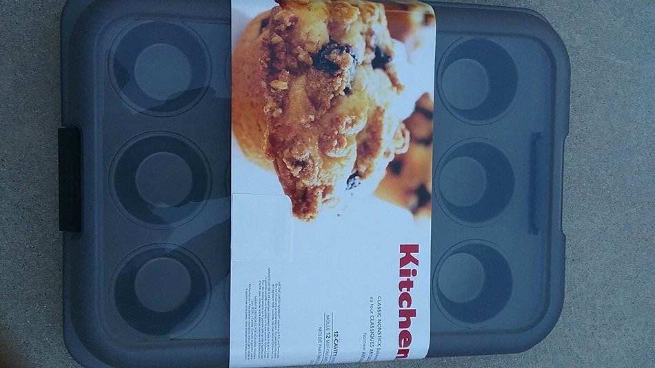 KitchenAid Classic Nonstick 12-Cavity Muffin Pan with Carrying Lid
