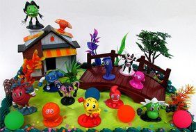 PAC-MAN 22 Piece Birthday CAKE Topper Set Featuring Random Pac-Man Figures and Decorative Themed Accessories,...