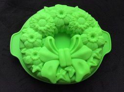 Floral Circle Silicone Mold and Baking Pan, green N3