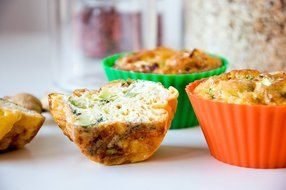Brighid's Kitchen Green Reusable Silicone Baking Cups / Muffin Cups with eBook Cookbook and Product Guide, Set... N5