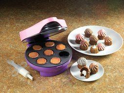Nostalgia Electrics CFC400 Cream Filled Mini Cupcake Maker N2