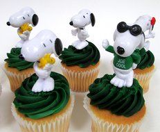 Peanuts Charlie Brown Joe Cool - SNOOPY - 10 Piece Birthday CUPCAKE Topper Set N9