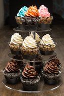 Bride Cupcake Wrappers x 100pcs in shimmering ivory white. 22 different wraps to make your wedding or birthday... N25