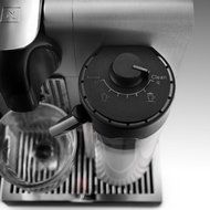 DeLonghi Nespresso Lattissima Pro Stainless Steel Capsule Espresso and Cappuccino Machine with Bonus 40 Capsule... N2