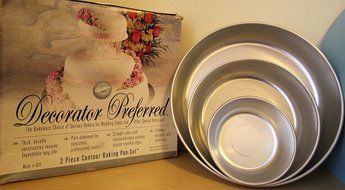 Wilton Decorator Preffered 3 Piece Contour Baking Pan Set
