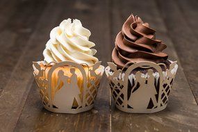 Bride Cupcake Wrappers x 100pcs in shimmering ivory white. 22 different wraps to make your wedding or birthday... N27