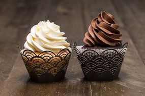 Bride Cupcake Wrappers x 100pcs in shimmering ivory white. 22 different wraps to make your wedding or birthday... N29