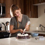 Professional 17-Piece Cake Decorating Tip Set By FancyBakers - Kit Includes 16 Of The Most Popular Stainless Steel... N6