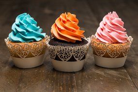 Bride Cupcake Wrappers x 100pcs in shimmering ivory white. 22 different wraps to make your wedding or birthday... N44