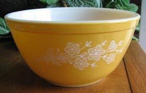Pyrex Butterfly Gold 1.5 Pint Mixing Bowl