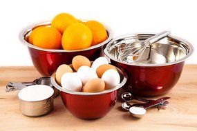 Heuck 12-Piece Classics Stainless Steel Mix and Measure Bowl Set, Red N4