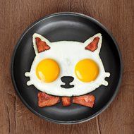 Fred &amp; Friends FUNNY SIDE UP, Skull Egg Mold N19