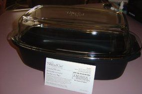 The Pampered Chef Covered Roaster