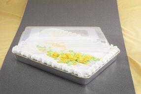 Nordic Ware Natural Aluminum Commercial Square Cake Pan with Lid, Exterior 9.88 x 9.88 Inches N3
