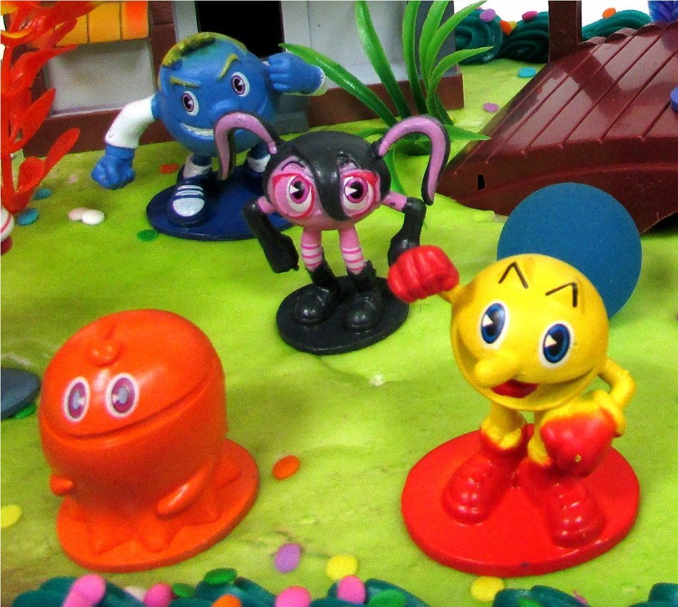 PAC-MAN 22 Piece Birthday CAKE Topper Set Featuring Random Pac-Man Figures and Decorative Themed Accessories,... N3