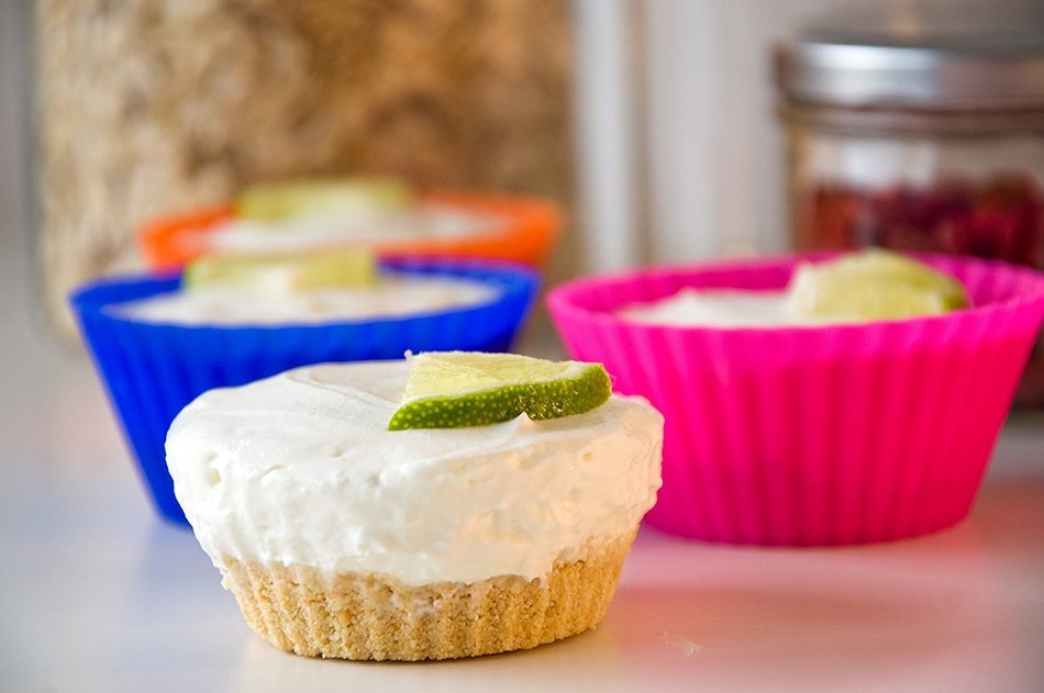 Brighid's Kitchen Green Reusable Silicone Baking Cups / Muffin Cups with eBook Cookbook and Product Guide, Set... N4