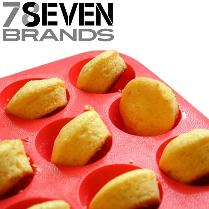 12 Slot Silicone Muffin Pan. HIGH END KITCHEN WARE. Red. SUPER VALUE!