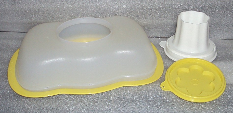 Tupperware Holiday Jello Mold Limited Edition 6 Cups Yellow