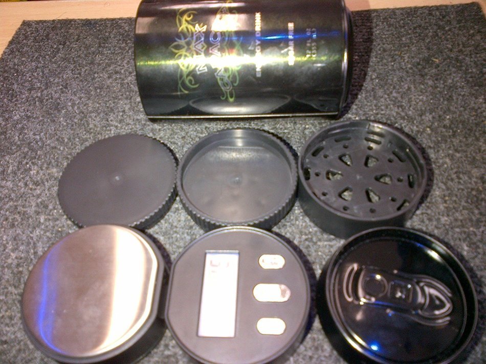 UNIQUE SCALE WITH A GRINDER ALL IN A NICE CAN. N2