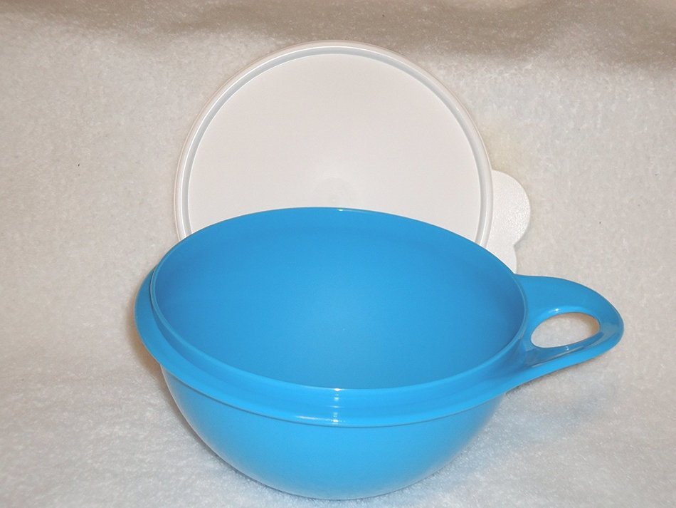 Tupperware Thatsa 6 Cup Mini Mixing Bowl NEW Cool Aqua Blue