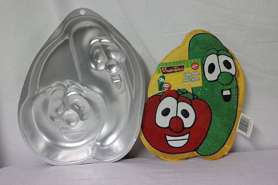 Wilton Cake Pan: VeggieTales - Bob & Larry (2105-9904, 2001) N2